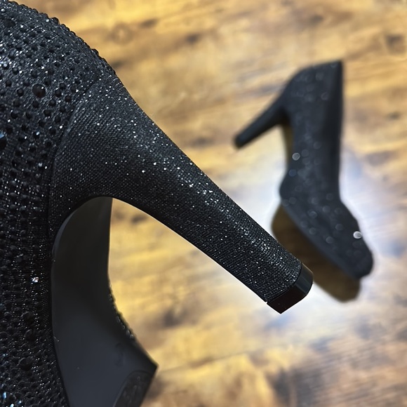 Black heels - Picture 6 of 7